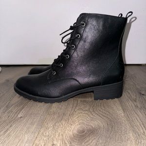 LIGHTLY WORN black combat boots